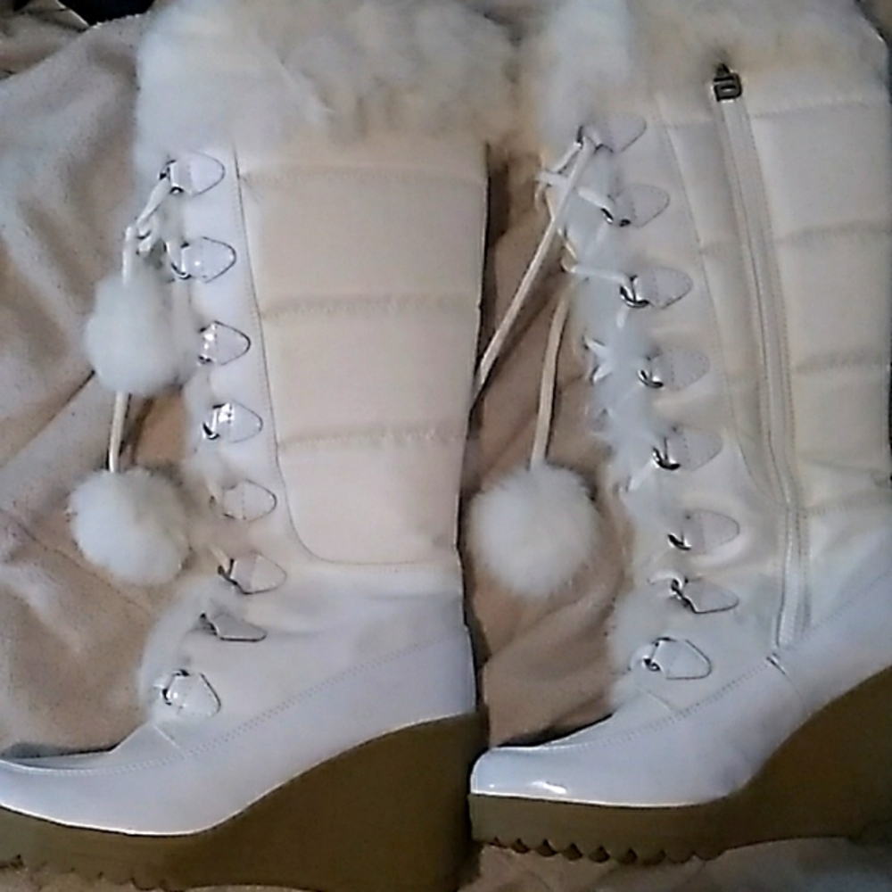 NWOT Bebe rabbit fur boots
